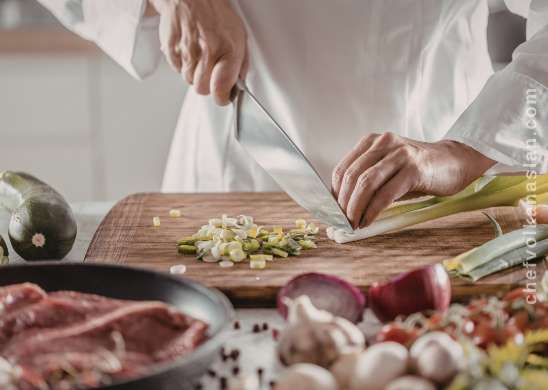 How should chefs choose a professional chef knife?