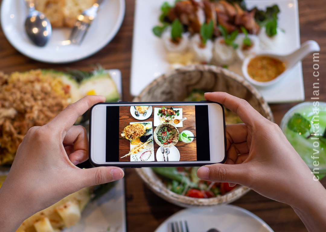 Food influencer and restaurant experience